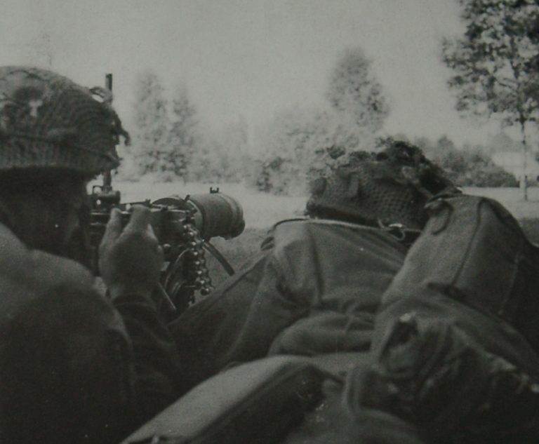 Army At War Arnhem Machine Gun In Action