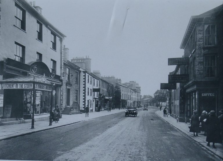 High St Car In Centre Road